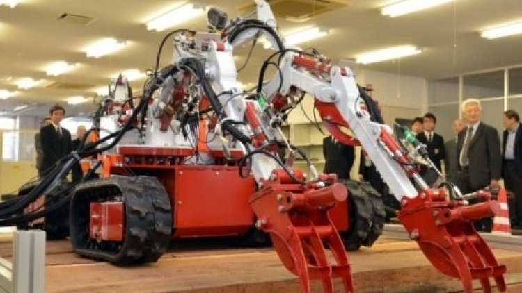 Jepang Kembangkan Robot Pembersih Puing Bencana