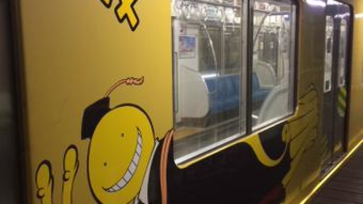 Kereta yang diselimuti Assassination Classroom melaju di Tokyo (1)