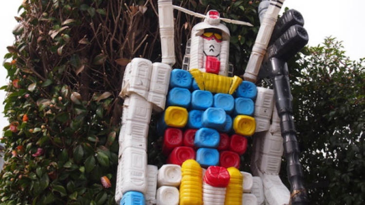 Kreatif! Di Tochigi, Jepang, ada patung Gundam yang terbuat dari botol plastik! (1) Kreatif! Di Tochigi, Jepang, ada patung Gundam yang terbuat dari botol plastik! (1)