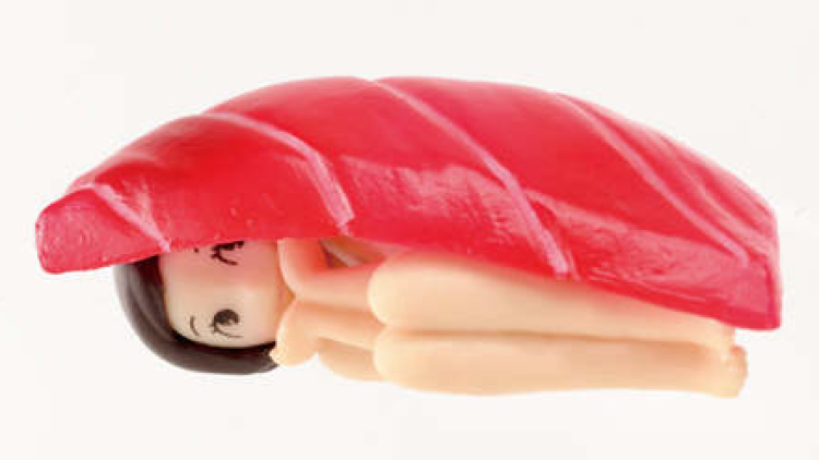 Lucunya Suvenir Perempuan Berbalut Sushi
