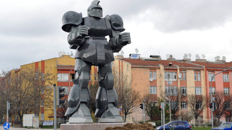 Patung raksasa Zaku dari Gundam muncul di Turki