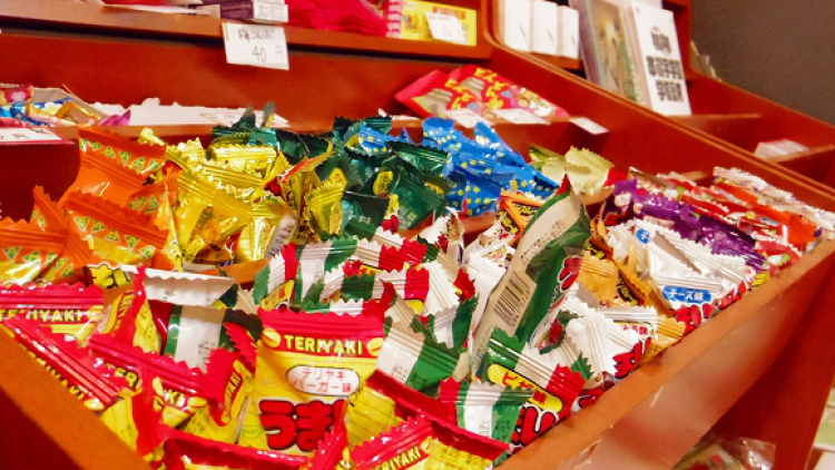 Pencinta Manga Bisa Makan Mochi Sambil Membaca di Kafe Tradisional Jepang Ini