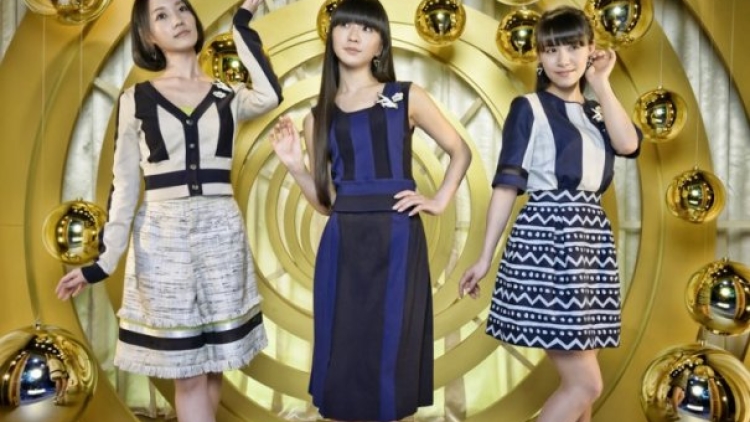 Perfume berkolaborasi dengan department store ISETAN untuk lagu baru mereka, Pick Me Up