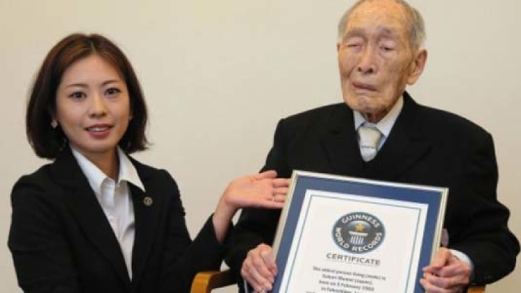 Pria Tertua di Dunia Rayakan Ulang Tahun ke-112 Pria Tertua di Dunia Rayakan Ulang Tahun ke-112