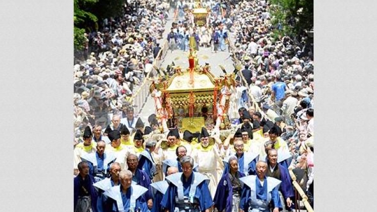 Prosesi besar-besaran menandai peringatan 400 tahun kematian shogun Tokugawa pertama