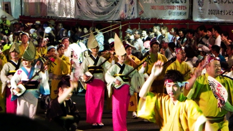 Ratusan Orang Hadiri Festival Sandal di Jepang