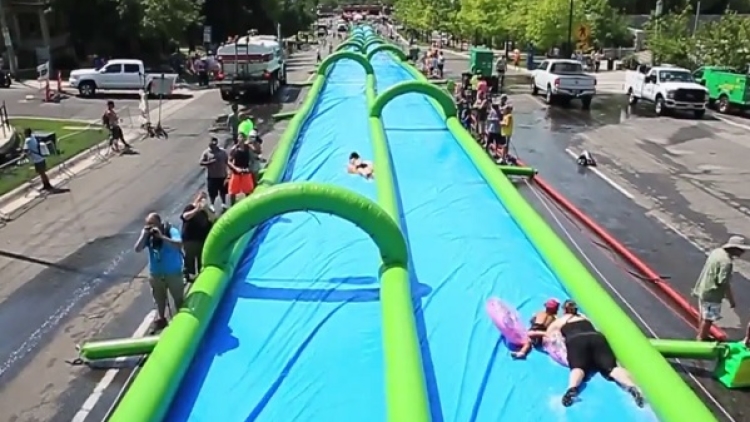 Seru! Akan Ada Perosotan Air 300 Meter di Jalanan Jepang (3)