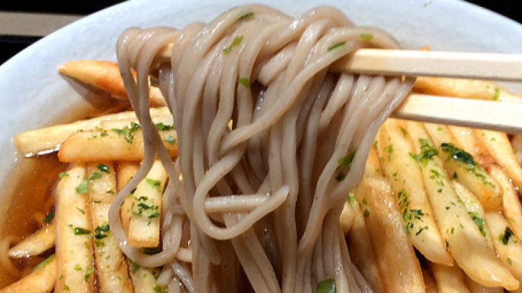 Slruup! Soba Berkuah Hangat dengan Topping Kentang Goreng Slruup! Soba Berkuah Hangat dengan Topping Kentang Goreng