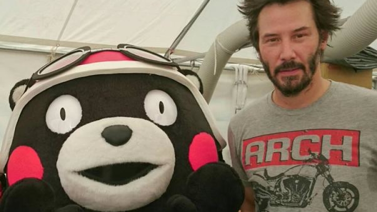 Wah, Kumamon bertemu Keanu Reeves di Sirkuit Suzuka! (1) Wah, Kumamon bertemu Keanu Reeves di Sirkuit Suzuka! (1)