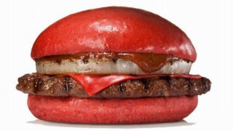 Wah, di Jepang ada cheeseburger berwarna merah! Seperti apa ya rasanya (1) Wah, di Jepang ada cheeseburger berwarna merah! Seperti apa ya rasanya (1)