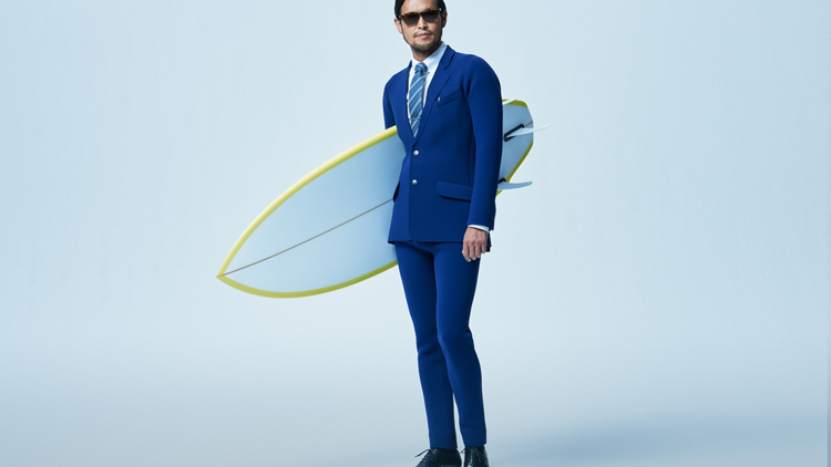 Wow! Di Jepang ada pakaian pegawai kantoran untuk berselancar di pantai, dan sebaliknya! (1)