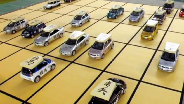 Wow, para ahli Shogi (catur Jepang) adu kemampuan menggunakan 'mobil'! (1)