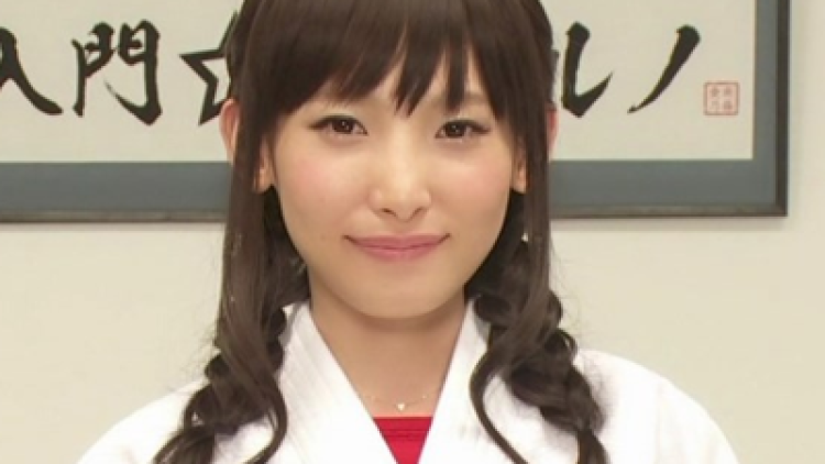 Yoshino Nanjou (aktris pengisi suara Love Live!) membatalkan konser di Shanghai karena lututnya cedera