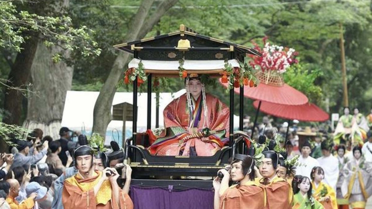 Yuk kita lihat megahnya prosesi pada Aoi Festival di Kyoto!