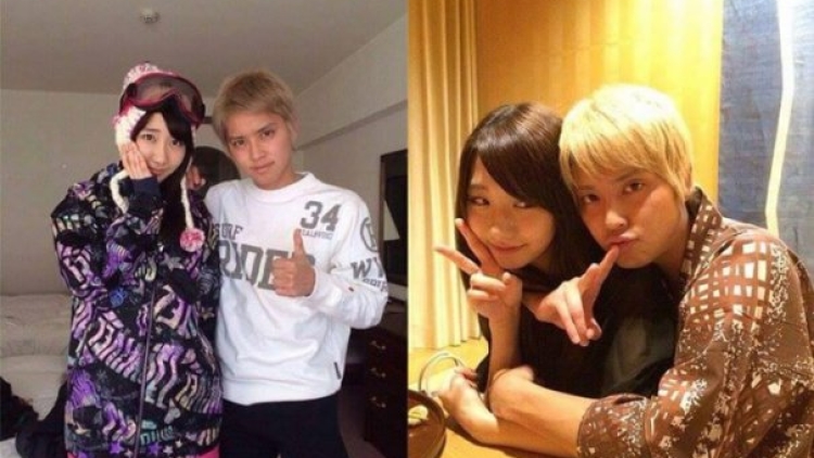 Yuki Kashiwagi (AKB48) & Yuya Tegoshi (NEWS) berfoto di kamar hotel Yuki Kashiwagi (AKB48) & Yuya Tegoshi (NEWS) berfoto di kamar hotel
