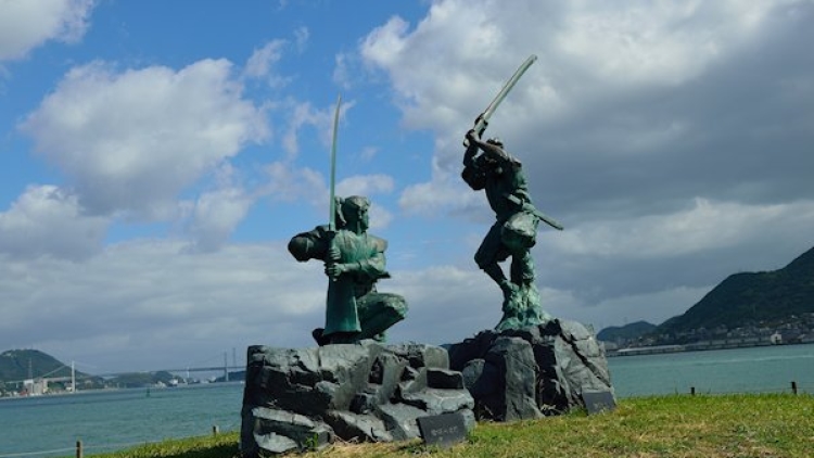 musashi-kojiro-statue-ganryu-shimonoseki