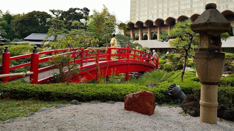 new-otani-garden-taiko-bridge
