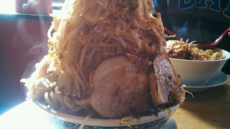 ramen-raksasa-dengan-porsi-4xl-7JUuxMZwcx