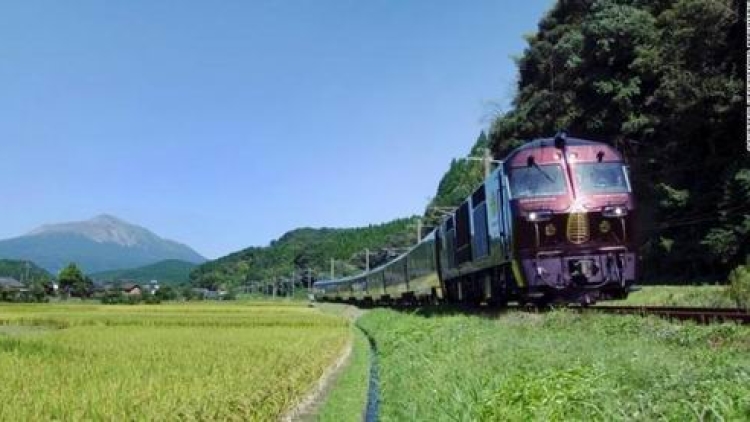 seven-stars-in-kyushu-horizontal-gallery (1)