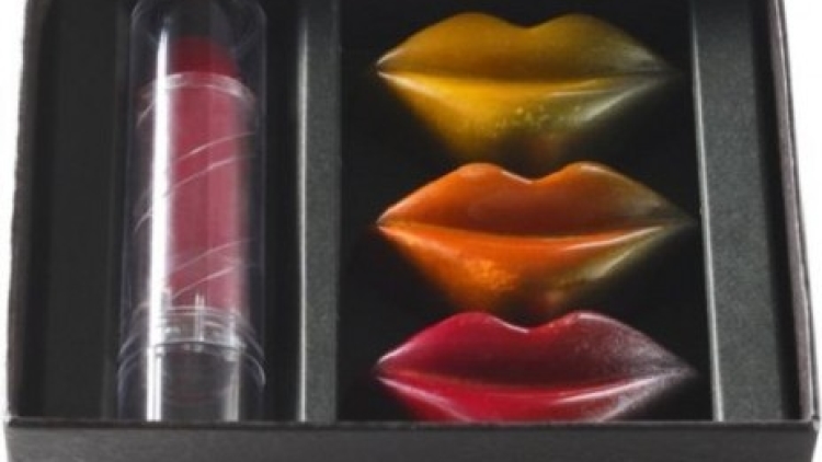 uniknya-coklat-berbentuk-lipstik-dan-bibir-ini-_150206232521-923