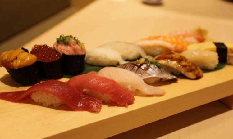 Aneka jenis sushi (matcha-jp.com)