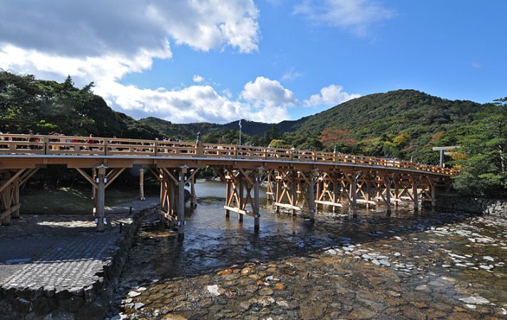 Jembatan Ujibashi (isejingu.or.jp)