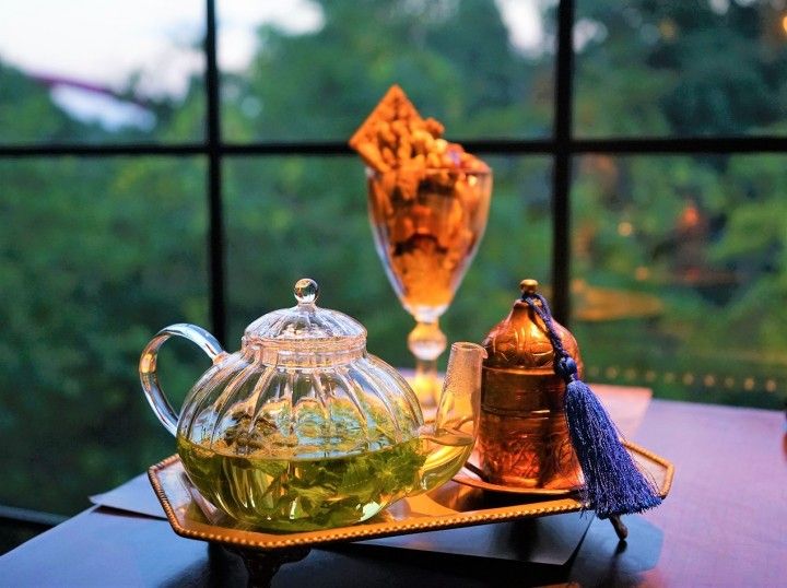 The Arabian Nuts Parfait dan Herb Tea
