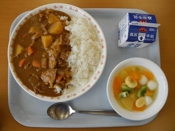 makan siang sekolah Jepang japanesestation.com