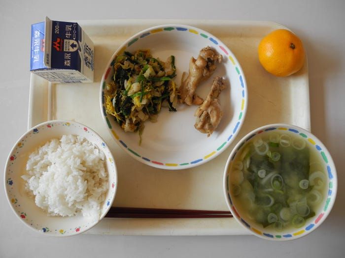 makan siang sekolah Jepang japanesestation.com