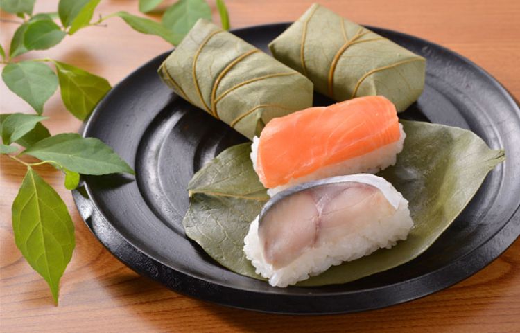 sushi unik Jepang kakinoha-zushi japanesestation.com