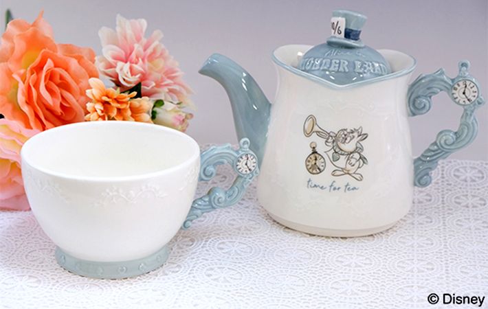 Nikmati waktu minum teh dengan peralatan makan alice in wonderland ini japanesestation.com