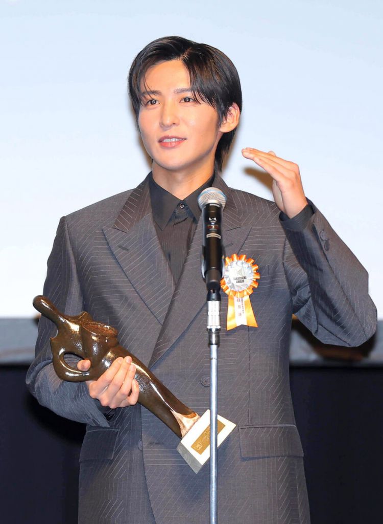 Ren Meguro Mencatat Sejarah Artis Smile Up Pertama yang Meraih Penghargaan Aktor Pemula Terbaik