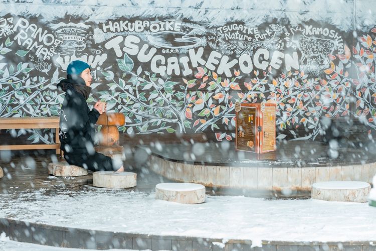 Nikmatnya menikmati Onsen Kaki di Cuaca yang Dingin