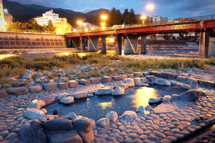 Gero Onsen, Pemandangan Air Panas penuh Nostalgia