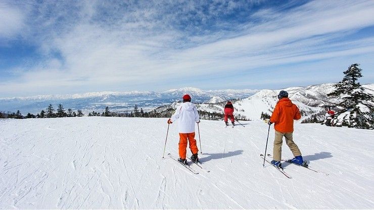 Pemandangan yang dapat dinikmati dari area ski Shiga Kogen (Japan Guide)