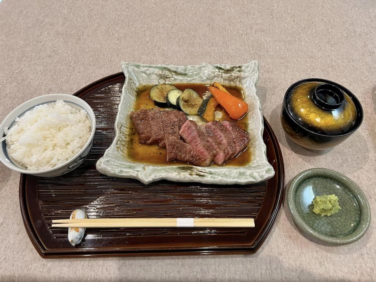 Yamaichi Bekkan: Restoran sekaligus Penginapan di Miyajima yang Punya Wagyu Halal
