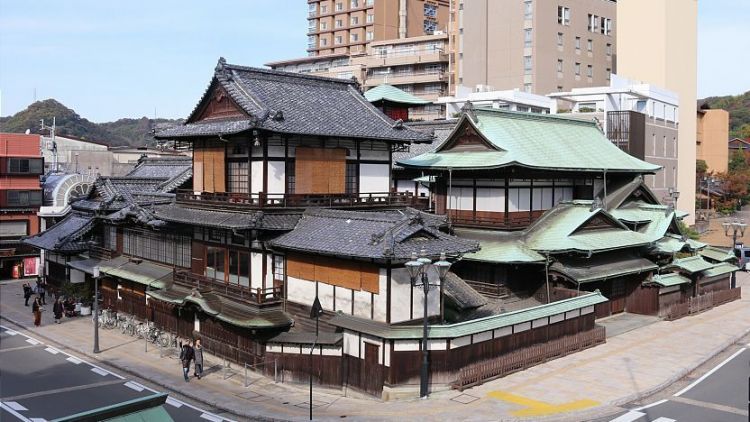 Dogo Onsen di Matsuyama (Japan Guide).