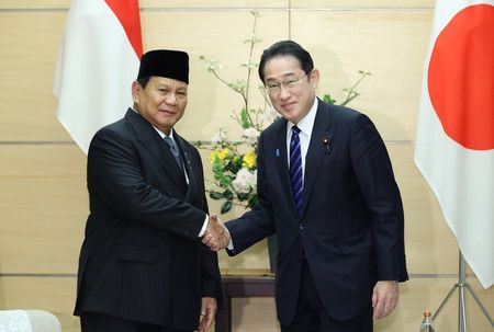 Prabowo Subianto bertemu dengan PM Jepang Fumio Kishida (JIJI Press).