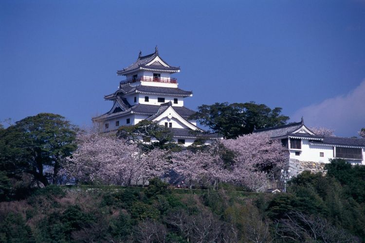 Kastil Karatsu yang jadi ikon Prefektur Saga (Japan Travel).