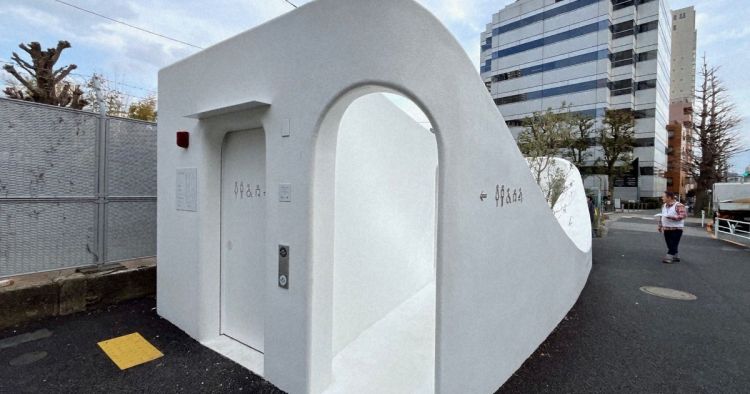 Toilet umum dengan desain yang unik di Tokyo (Reuters)