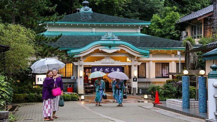 Pemandian umum di Kinosaki Onsn (Japan Guide)