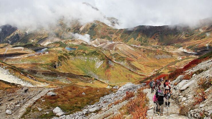 Pemandangan yang akan kamu temui selama musim gugur dan musim panas (Japan Guide).