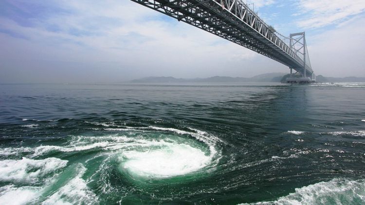 Fenomena pusaran air di Selat Naruto, Tokushima (Japan Guide).