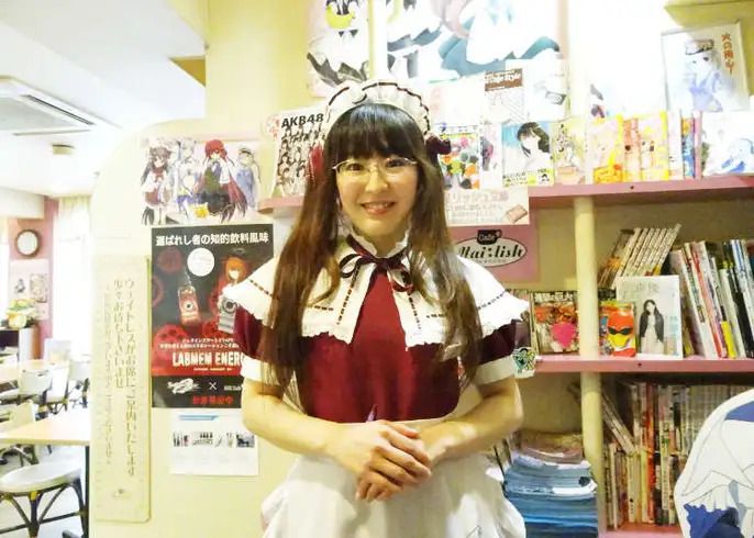 Seorang maid yang menyambut pengunjung di Mai:lish Cafe (Live japan)