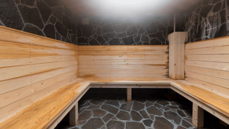 Steam baths mirip dengan sauna, namun uapnya tidak terlalu panas (Hyotan Onsen).