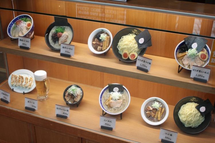 Display menu yang ada di Ramen Setagaya Haneda (Trip Advisor).