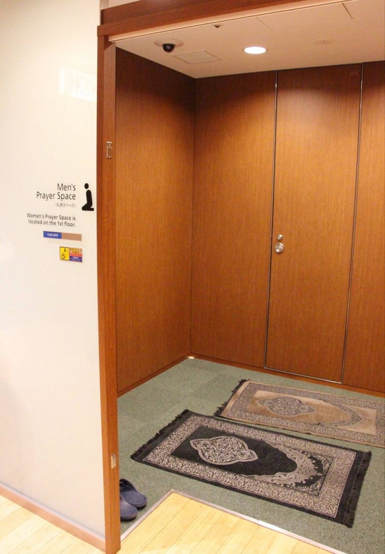 Ruang ibadah umat muslim yang dibangun di sebuah kompleks perdagangan di Tokyo (JIJI Press).