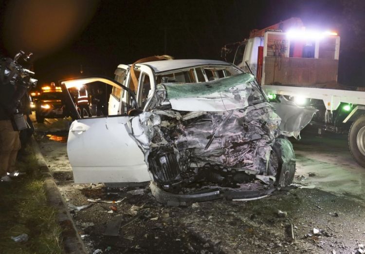 Sebuah minivan mengalami kecelakaan akibat rusa pada Okober 2022 di Kota Shibecha, Hokkaido