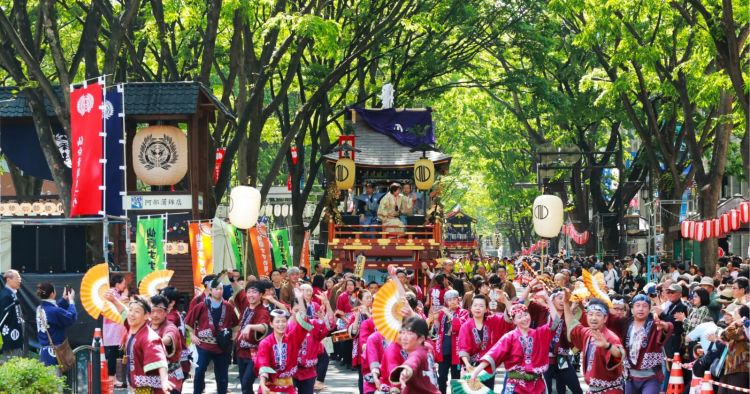 Parade di Sendai Aoba Matsuri (aoba-matsuri.com).