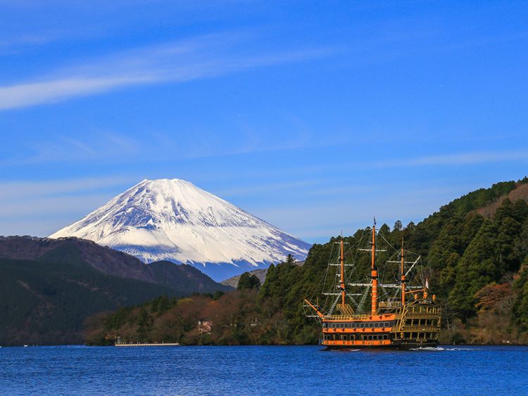 Pemandangan Gunung Fuji dari Danau Ashi (CLUB4TRAVELERSHUTTERSTOCK.COM). Pemandangan Gunung Fuji dari Danau Ashi (CLUB4TRAVELERSHUTTERSTOCK.COM).